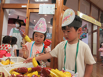 2023夏まつりチョコバナナとりんご飴屋さん写真２